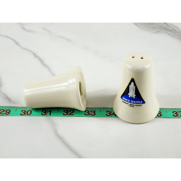 Salt & Pepper Shakers Space Shuttle 2 3/4" Kennedy Space Center Florida 80's Vtg - Picture 11 of 11